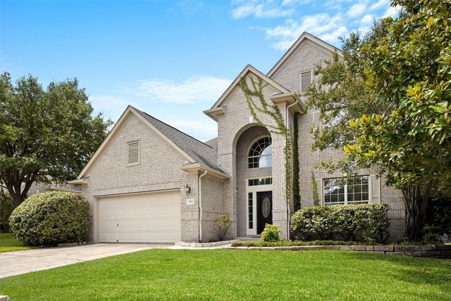Located on a corner lot | Image 4