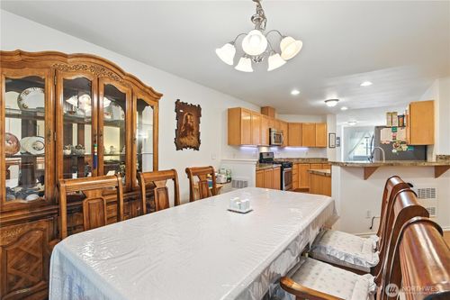 35d-2733 143rd St Sw, Lynnwood, WA, 98087-4886 | Card Image