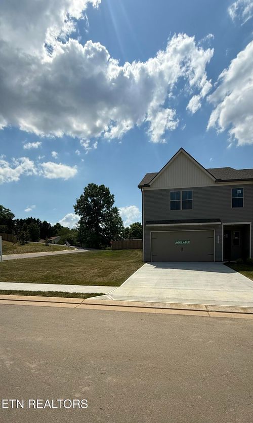 1705 Bennett Village Dr, Maryville, TN, 37804-2100 | Card Image