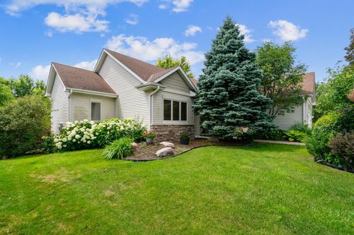 977 Bavaria Hills Ter, Chaska, MN, 55318-2722 | Card Image