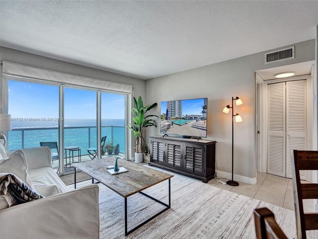 PH2 - 1610 N Ocean Blvd, Condo with 2 bedrooms, 2 bathrooms and null parking in Pompano Beach FL | Image 16