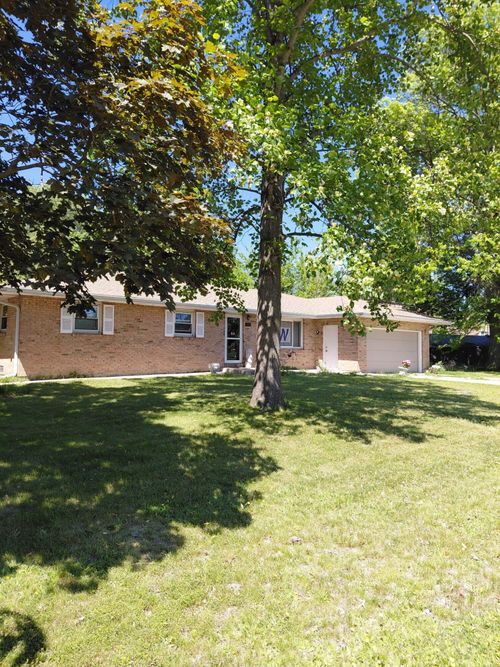 1749 Green Meadow Ln, Chesterton, IN, 46304 | Card Image