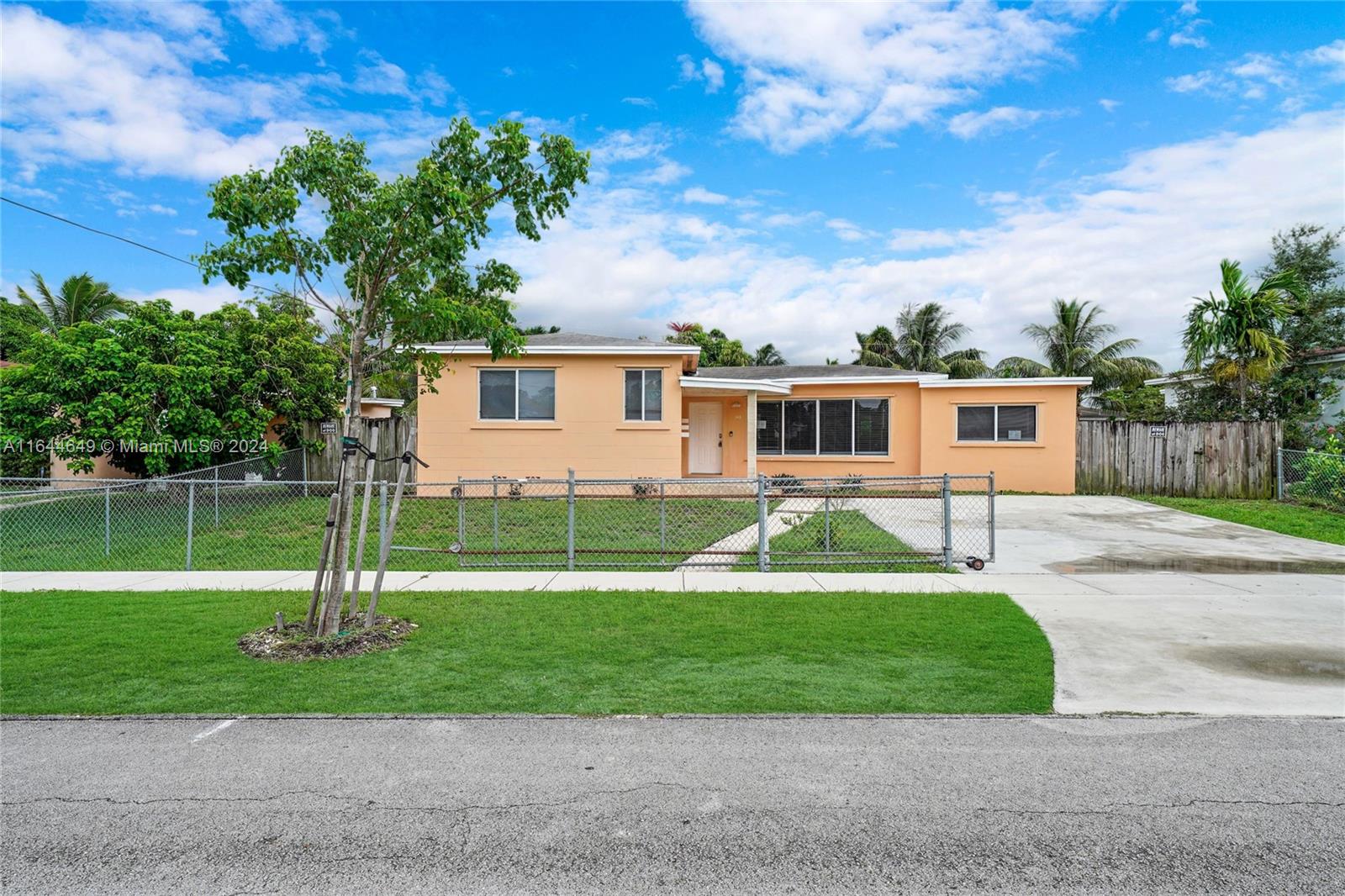 122nd St, North Miami, FL 33161