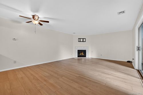 76 Laudaten Way, Warwick, NY, 10990-3837 | Card Image
