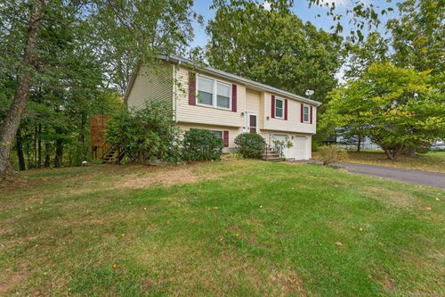 105 Hawks Nest Cir, Middletown, CT, 06457-7513 | Card Image