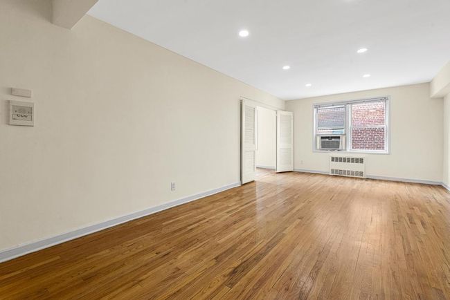 APT-5B - 72 112 Th St, Home with 2 bedrooms, 1 bathrooms and null parking in Forest Hills NY | Image 9