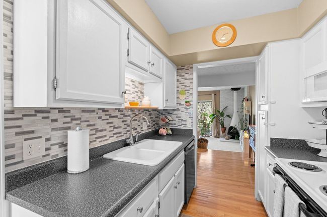 1833 Burrwood Cir, Condo with 2 bedrooms, 3 bathrooms and null parking in East Lansing MI | Image 5