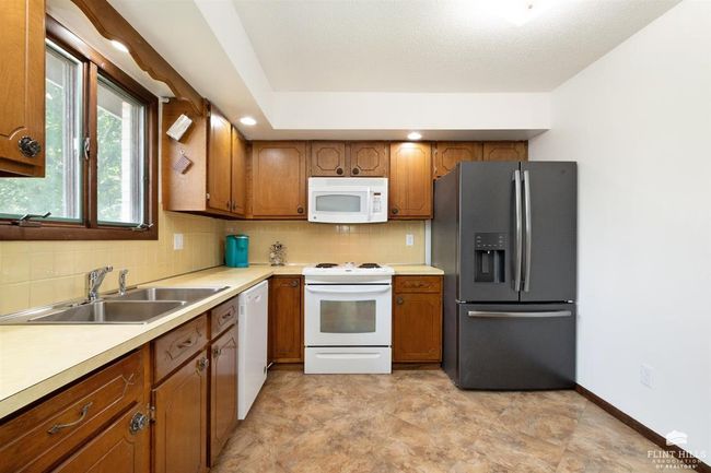 5921 Sharm Dr, House other with 3 bedrooms, 2 bathrooms and null parking in Manhattan KS | Image 17