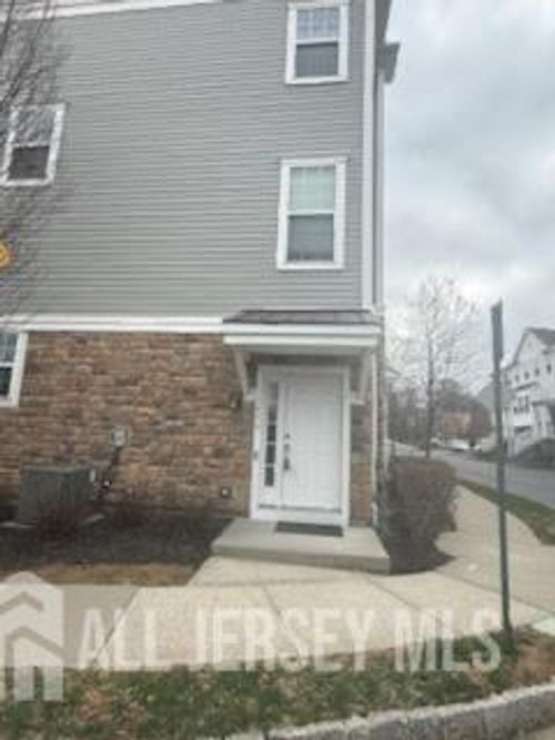1426 Hudson Cir, Highland Park, NJ, 08904-1872 | Card Image