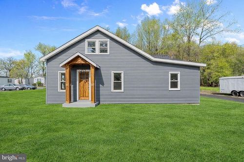 105 E Del A Vue Ave, PENNS GROVE, NJ, 08069-1107 | Card Image