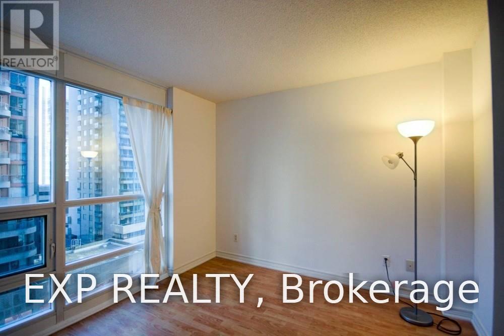 Residential Lease in Toronto (Bay Street Corridor) 2