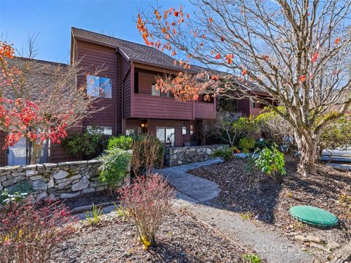 40 Meadows Ln, Maggie Valley, NC, 28751-9579 | Card Image