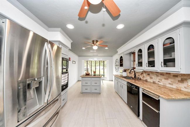 2514 Loganberry Circle, House other with 3 bedrooms, 2 bathrooms and 3 parking in Seabrook TX | Image 13