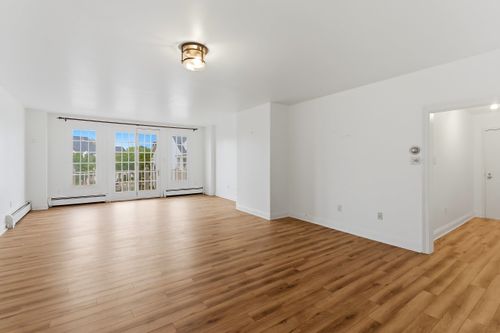 21-204 Shearwater Ct W, Jersey City, NJ, 07305-5418 | Card Image