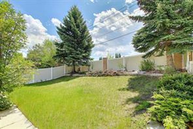 52 Shawnee Way Sw, House detached with 5 bedrooms, 3 bathrooms and 4 parking in Calgary AB | Image 8