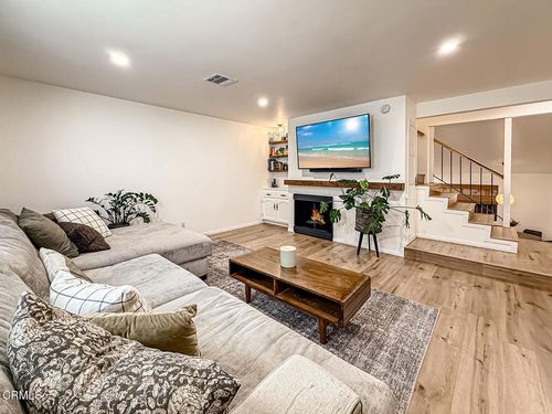 apt-6-5465 Newcastle Ave, Encino, CA, 91316-2081 | Card Image