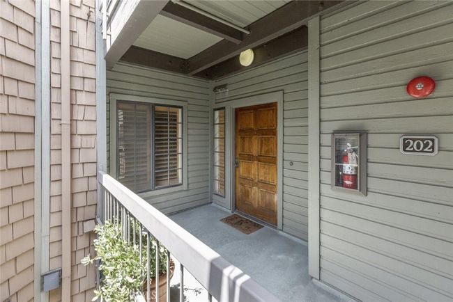 APT-202 - 1313 Valley View Rd, Condo with 2 bedrooms, 2 bathrooms and 2 parking in Glendale CA | Image 23