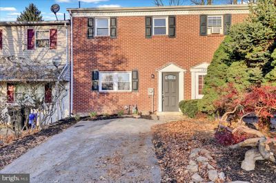 1334 Fox Run Road, Townhouse with 3 bedrooms, 2 bathrooms and null parking in READING PA | Image 3