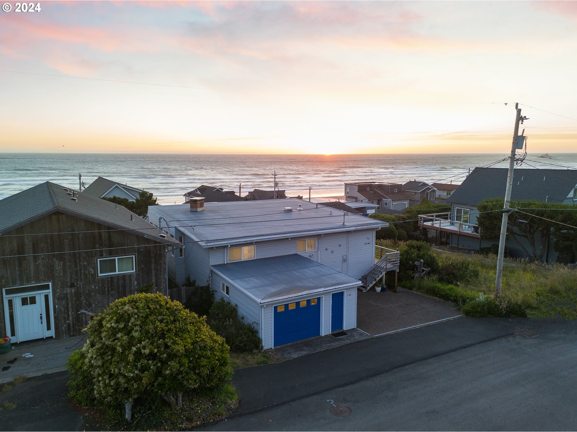 Mast Ave, Lincoln City, OR 97367
