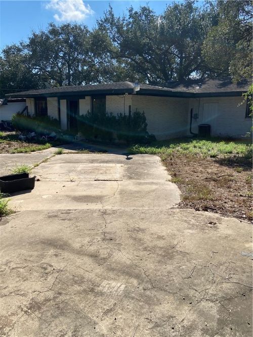 1807 Alta Vista St, Alice, TX, 78332-4135 | Card Image