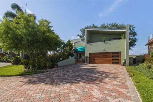 735 79th Cir S, ST PETERSBURG, FL, 33707-1045 | Card Image