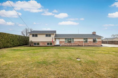 790 E Bonnieview Rd, Grandview, WA, 98930-9341 | Card Image