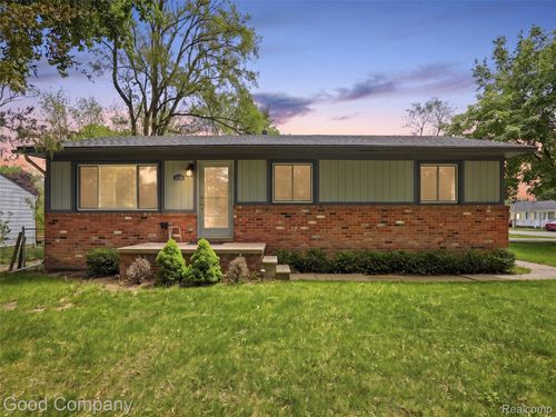 2793 Weaverton, Rochester Hills, MI, 48307-4666 | Card Image