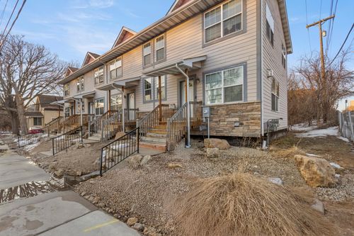 1217 Yale Ave Se, Minneapolis, MN, 55414-3122 | Card Image