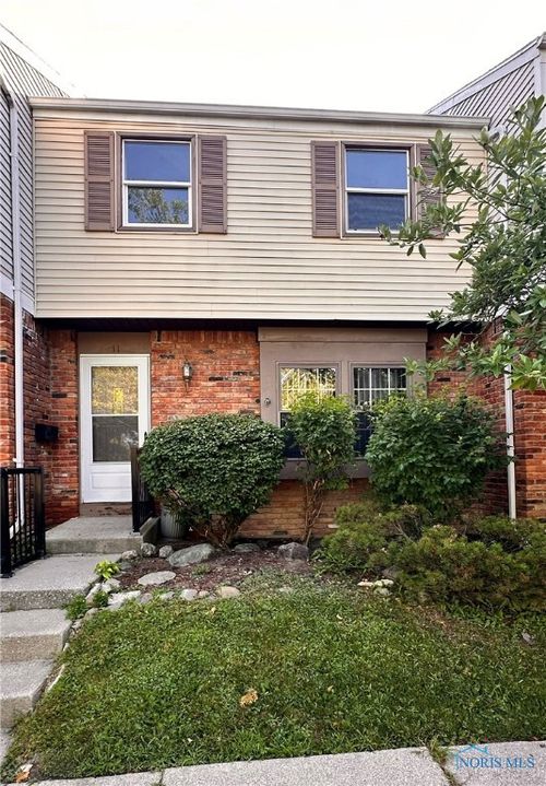 11 Meadowbrook Dr, Perrysburg, OH, 43551-3129 | Card Image