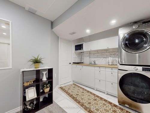 5a-81 Northern Heights Dr, Richmond Hill, ON, L4B4C9 | Card Image