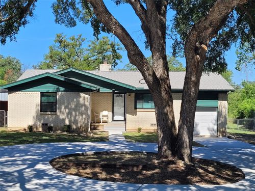 3233 Hiawatha Trl, Lake Worth, TX, 76135-3820 | Card Image