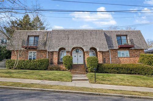 15 Herkimer St, Staten Island, NY, 10301-3349 | Card Image