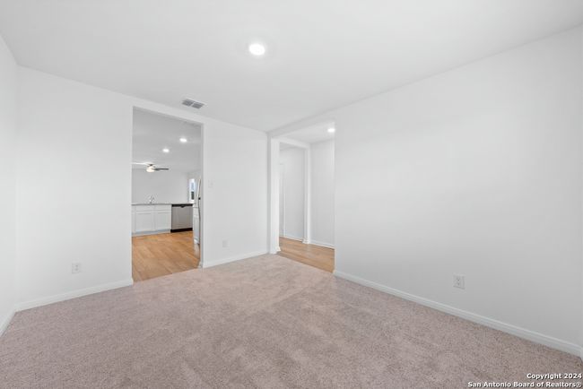10946 Lafayette Loop, House other with 3 bedrooms, 2 bathrooms and null parking in Converse TX | Image 5