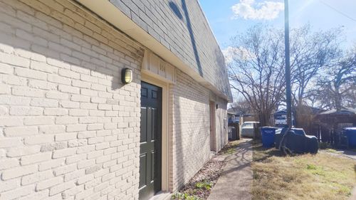 1900 Hearthside Dr, Austin, TX, 78757-7213 | Card Image