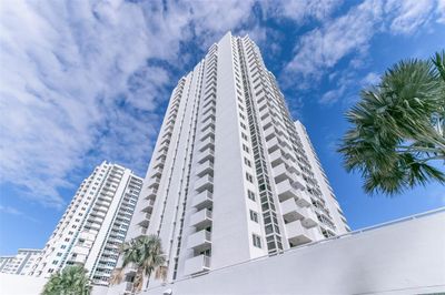 405 - 1370 S Ocean Blvd, Condo with 2 bedrooms, 2 bathrooms and null parking in Pompano Beach FL | Image 2