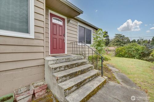 2905 E Olive St, Seattle, WA, 98122-3238 | Card Image