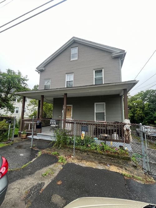 52 Beech St, Waterbury, CT, 06704-3834 | Card Image