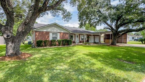 108 Sandra St, Edna, TX, 77957-2145 | Card Image