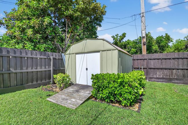 735 La Costa Way, House other with 3 bedrooms, 2 bathrooms and null parking in Lantana FL | Image 40