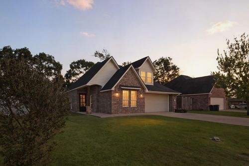 790 Bridgeview St, Bridge City, TX, 77611-4009 | Card Image