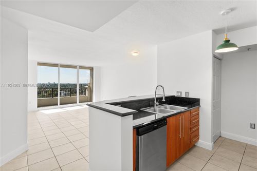 apt-905-3232 Coral Way, Miami, FL, 33145-3187 | Card Image