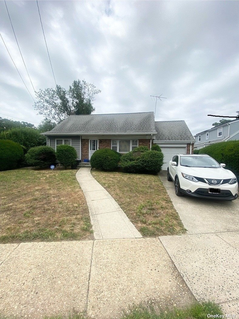 Centennial Ave, Roosevelt, NY 11575