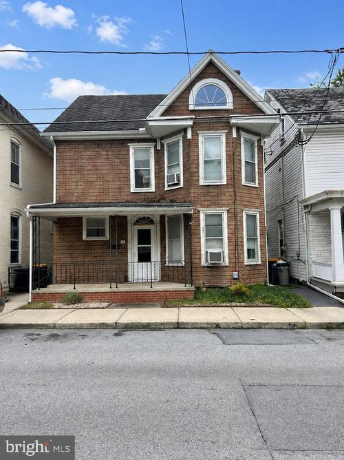 118 W 2nd St, Waynesboro, PA, 17268-2630 | Card Image