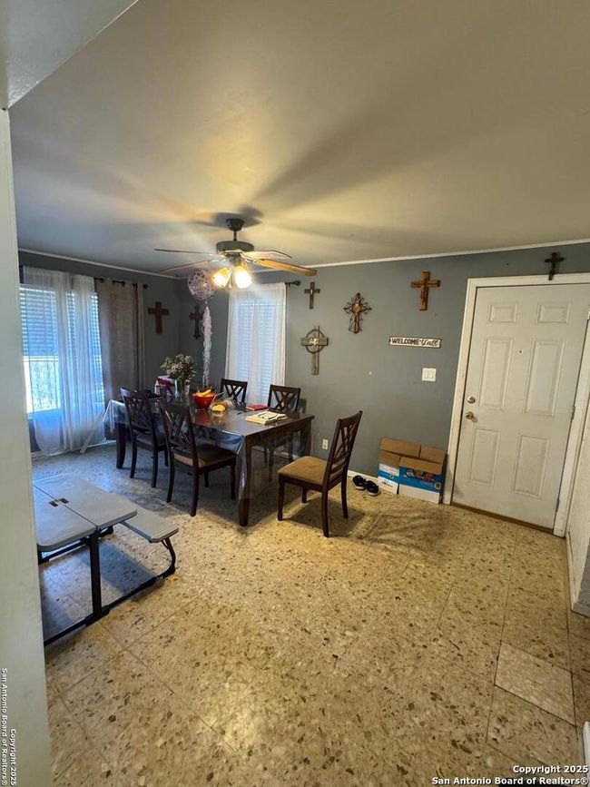 305 E Hugo St, House other with 3 bedrooms, 1 bathrooms and null parking in Dilley TX | Image 4