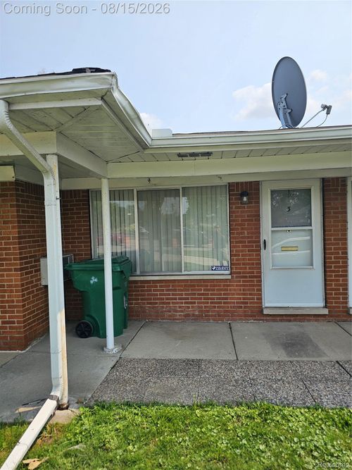 3-22444 Kelly Rd, Eastpointe, MI, 48021-2600 | Card Image