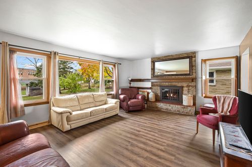 210 Pleasant Dr, WAUNAKEE, WI, 53597-1029 | Card Image