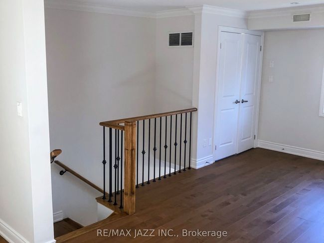 202 - 1303 Bayview Ave, Home with 2 bedrooms, 1 bathrooms and null parking in Toronto ON | Image 6