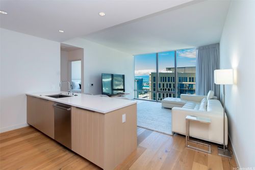 apt-4005-1001 Queen St, Honolulu, HI, 96814-5242 | Card Image