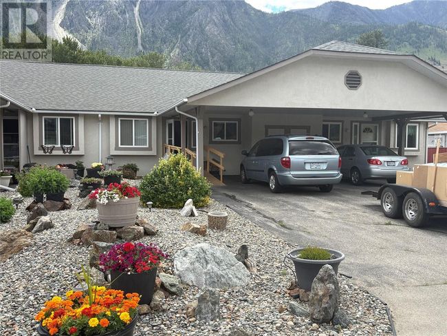 2 - 815 11 Th Ave, Townhouse with 2 bedrooms, 2 bathrooms and 2 parking in Keremeos BC | Image 6