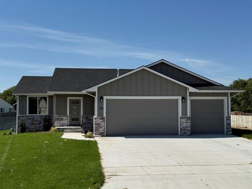 102 E Poplar Ct, Goddard, KS, 67052-9098 | Card Image